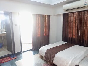 Premium bedding, down duvets, Select Comfort beds - Hotel Suite Sadaf (Cox's Bazar)