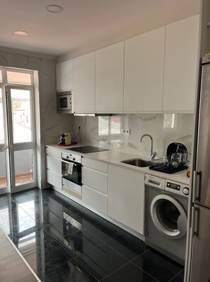 Fridge, microwave, oven, stovetop