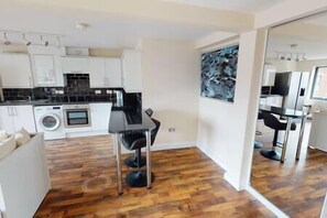 Fridge, cookware/dishes/utensils - Lovely two bed flat with free parking (Nottingham)
