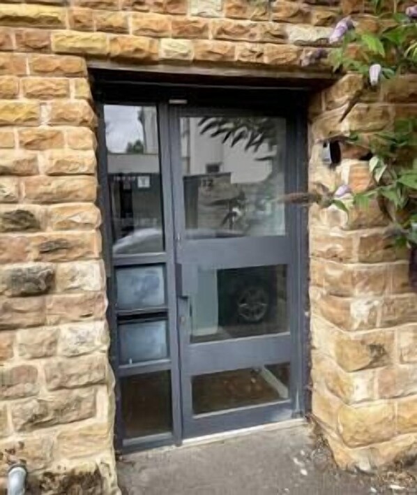 Exterior detail - Lovely two bed flat with free parking (Nottingham)