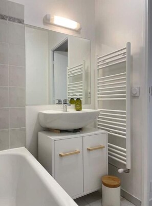 Handtücher, Seife, Toilettenpapier