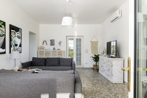 Classic Villa | Terrace/patio - Villa Gabriella con piscina (Ostuni)