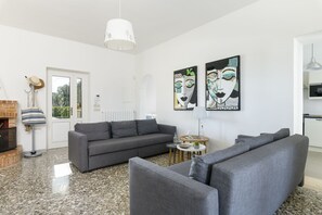 Classic Villa | Living area