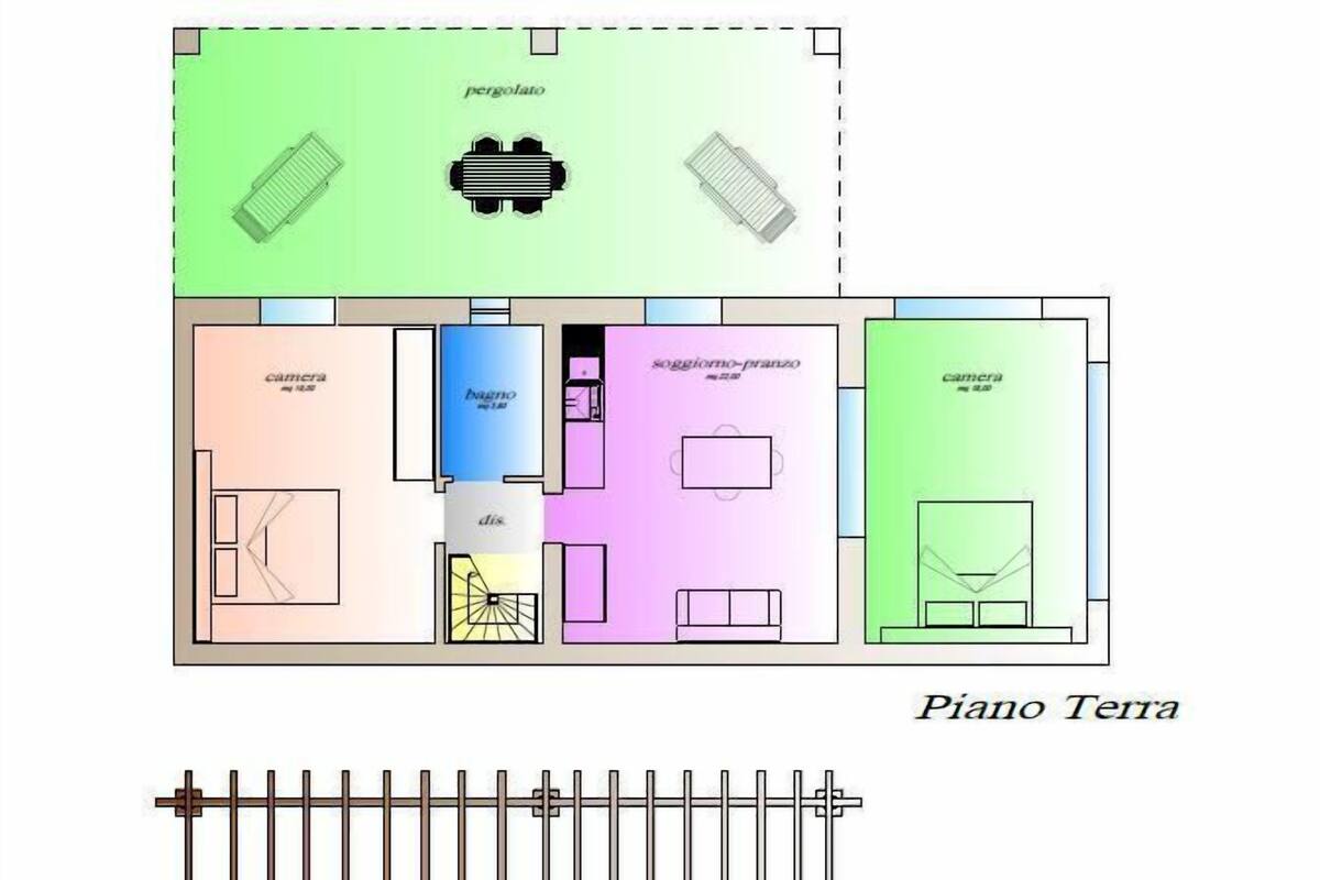 Planos de distribución para la planta baja y el primer piso, mostrando la disposición de las habitaciones y los servicios.