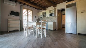 Exclusive House, 3 Bedrooms, 2 Bathrooms, Garden Area | Private kitchen | Full-size fridge, microwave, stovetop, dishwasher