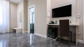 Camera Superior | Una scrivania, insonorizzazione, Wi-Fi gratuito