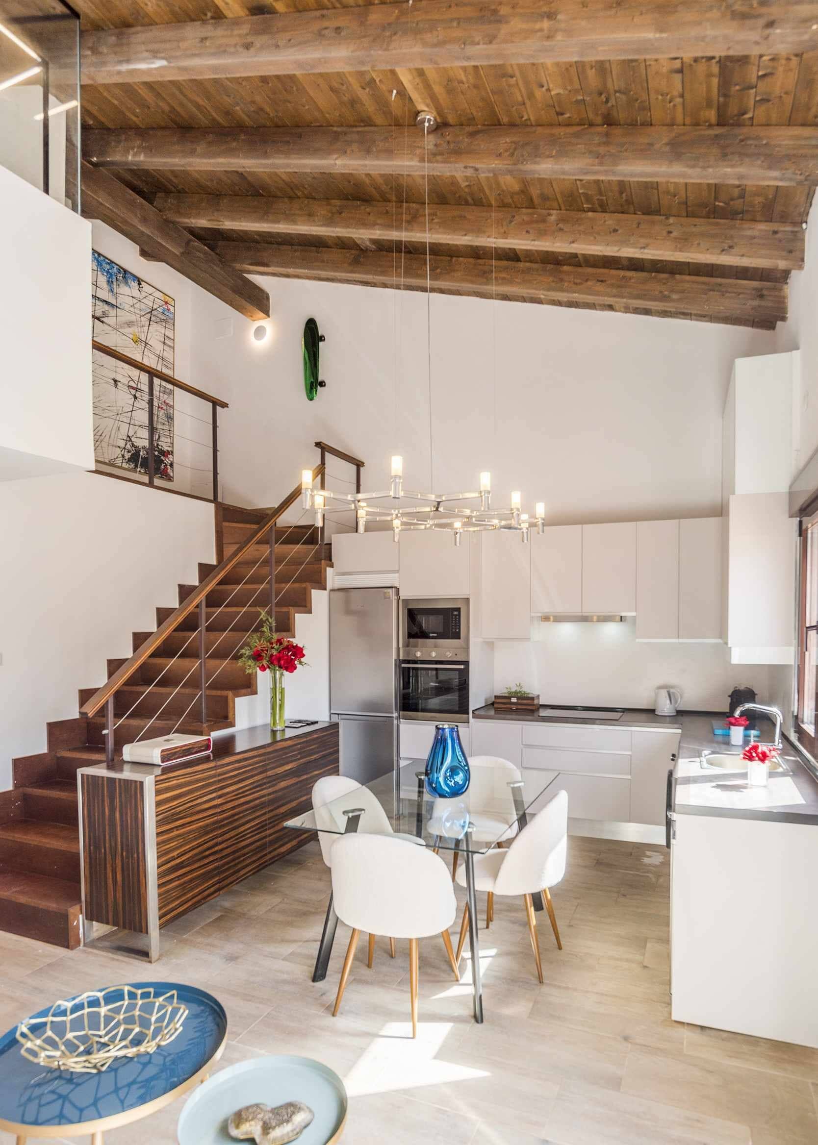 Réfrigérateur, four à micro-ondes, un four, lave-vaisselle