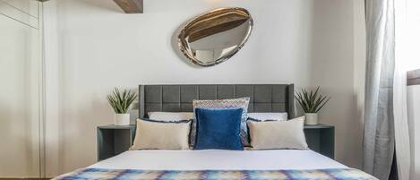 4 habitaciones, tabla de planchar con plancha y cuna de viaje
