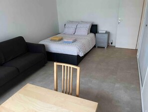 1 室のベッドルーム、WiFi、ベッドシーツ