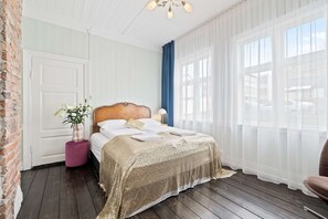 5 bedrooms, iron/ironing board, bed sheets - Historic Villa in Downtown Reykjavik. (Reykjavík)