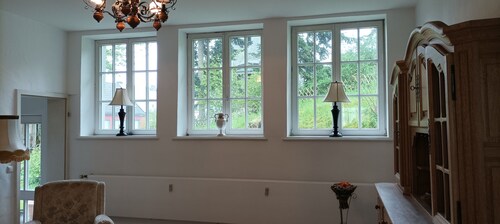 Ferienwohnung mit Blick ins Grüne und Extravaganter Einrichtung