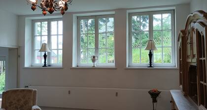 Ferienwohnung mit Blick ins Grüne und Extravaganter Einrichtung