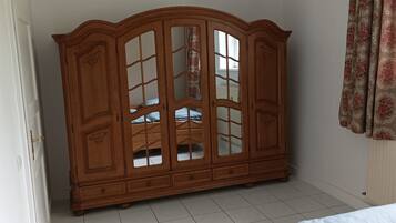 2 bedrooms, bed sheets