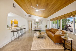 Interior - Sunny Paradise Getaway, Private Solar Heated Pool (Fort Lauderdale)