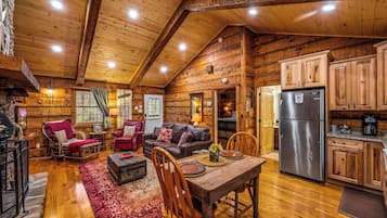 Una Smart TV, una chimenea, una oficina
