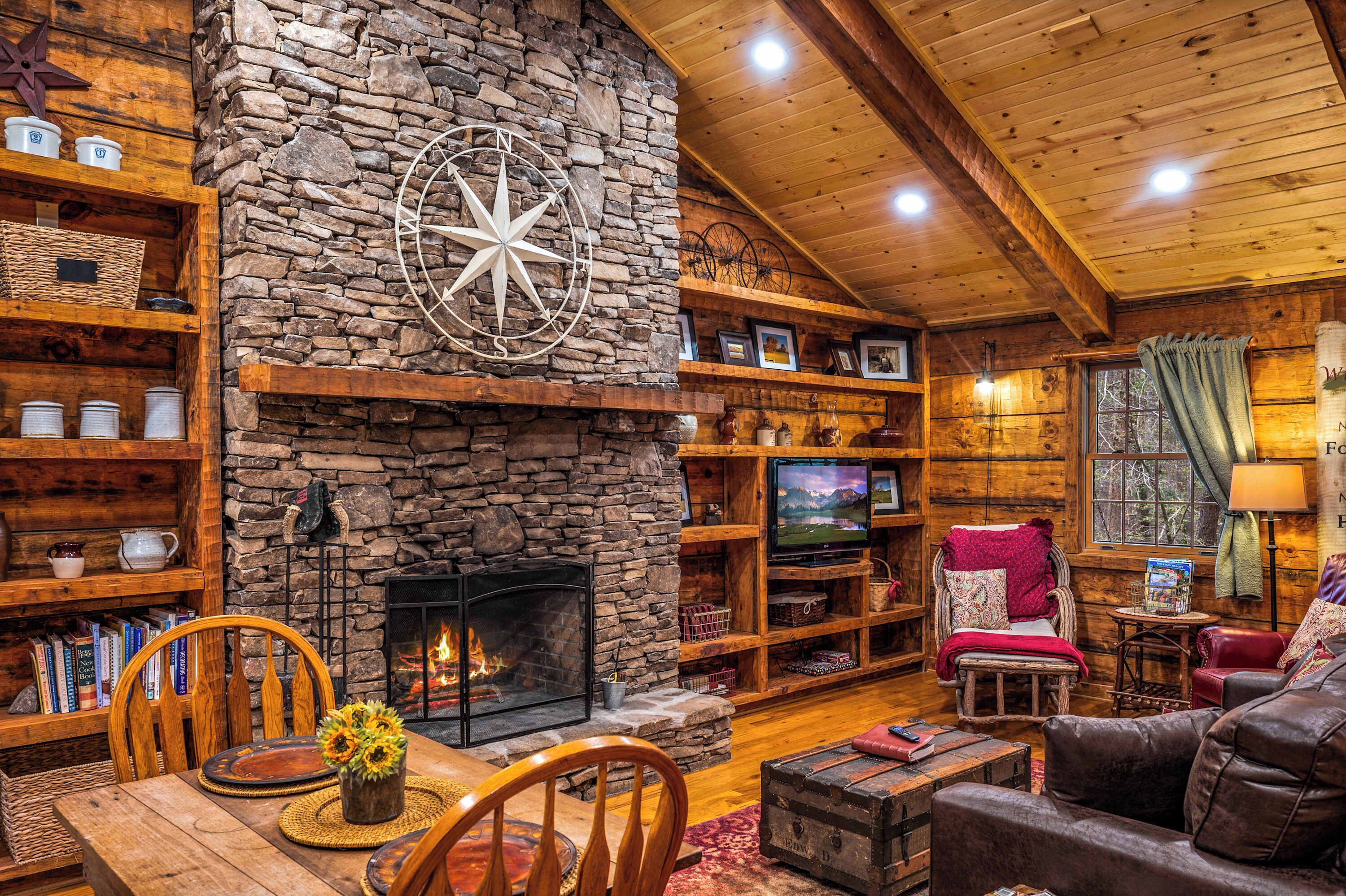 Una Smart TV, una chimenea, una oficina