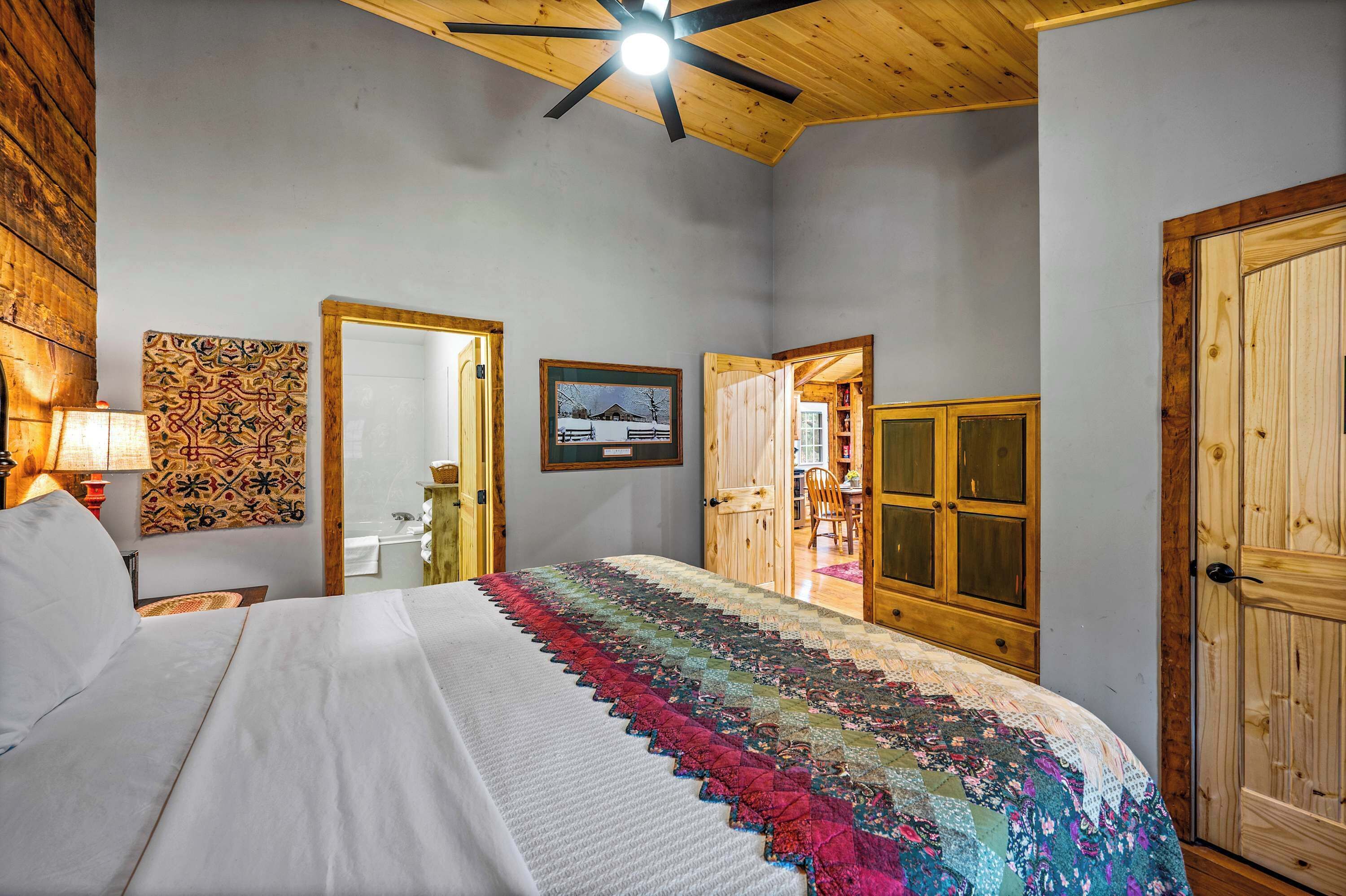 1 dormitorio, tabla de planchar con plancha, cuna de viaje y wifi