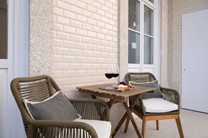 Outdoor dining - Quadra Apartement - Luxury & Relax (PORTO)