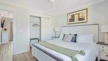2 Schlafzimmer, Schreibtisch, Bügeleisen/Bügelbrett, kostenloses WLAN
