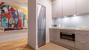 A modern kitchen with stainless steel appliances, a microwave, and a Bosch oven. - Elegant 2-Bed Apartment in Salamanca, Madrid (Madrid)