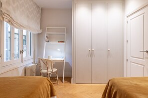 2 bedrooms, iron/ironing board