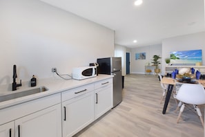 Apartamento presidencial, 2 quartos, cozinha americana | Opções para refeição no quarto
