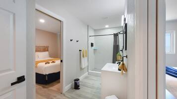 Presidential Apartment, 2 Bedrooms, Kitchenette | Bathroom | Shower, rainfall showerhead, free toiletries, hair dryer