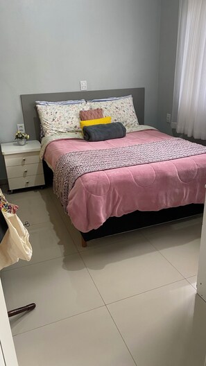 2 bedrooms, iron/ironing board, free WiFi, bed sheets - Casa Agradável, Ampla Para Família (Torres)