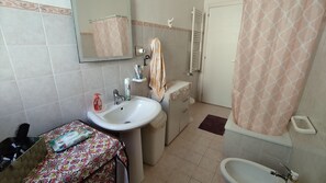 Hair dryer, towels, toilet paper - Charming and spacious retreat a few minutes from Mondello beach (Palermo)