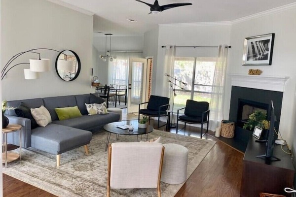 SPACIOUS LIVING ROOM WITH COZI FIREPLACE