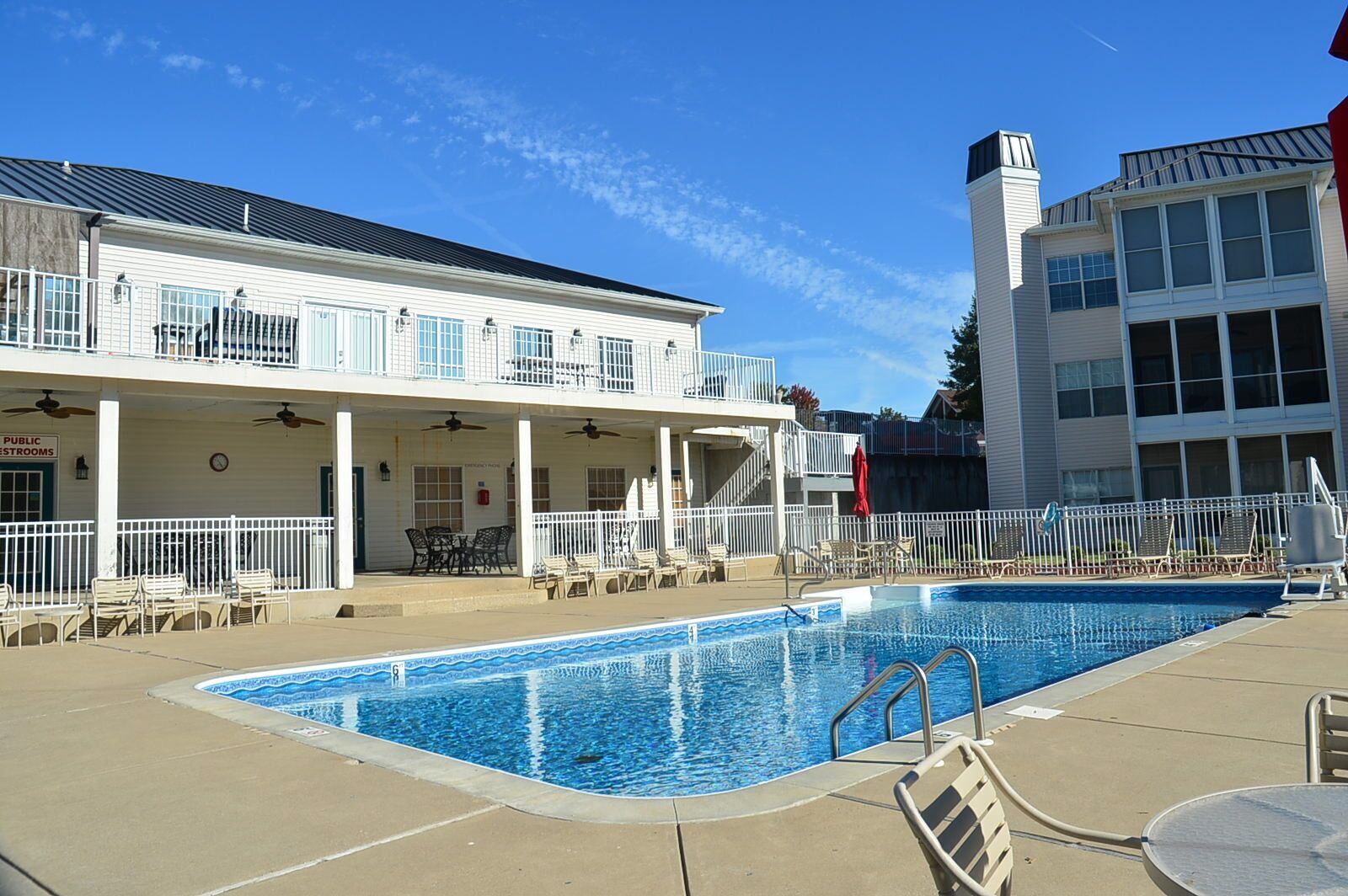 Family Friendly 2bed Condo - Centrally Located between lake & strip