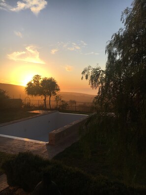 المنطقة المحيطة بالمنشأة