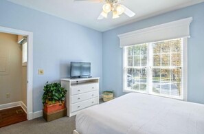 2 bedrooms, in-room safe, iron/ironing board, free WiFi