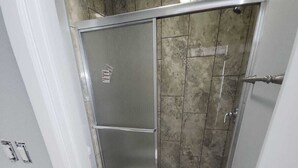 A bathroom with a shower, toilet, and sink. - 068A Cozy Studio Grand Canyon South Rim Sleeps-2 (Williams)
