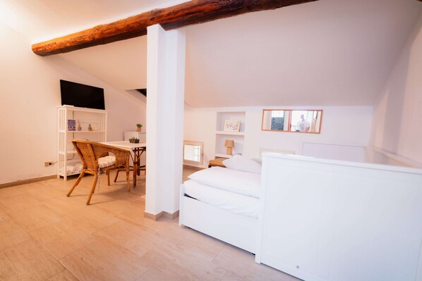1 chambre, bureau, Wi-Fi gratuit, draps fournis