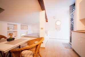 1 chambre, bureau, Wi-Fi gratuit, draps fournis