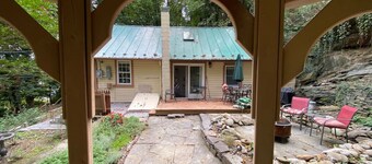 Hillside Hideaway in Lowertown Harpers Ferry