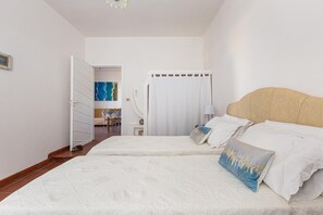 2 Schlafzimmer, Bügeleisen/Bügelbrett