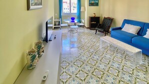 Unclassified image, 3 of 27, button - Casa Mar - Apartment with Pool and Panoramic Terrace in the Heart of Sorrento (Sorrento)