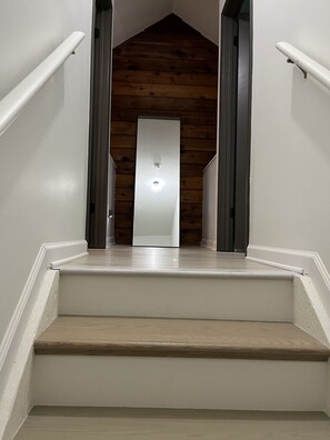 Interior - Newly Renovated Townhome near Marietta Square, 2 King Beds (Marietta)