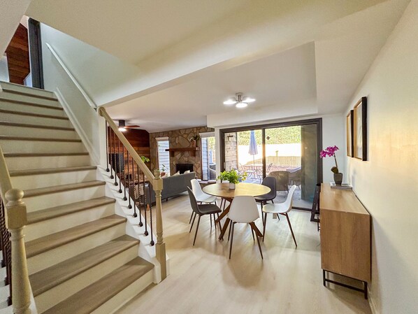 Interior - Newly Renovated Townhome near Marietta Square, 2 King Beds (Marietta)