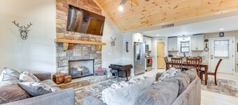 Pet-Friendly Ellijay Cabin: Resort Perks + Hot Tub