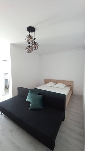 1 habitación, tabla de planchar con plancha, wifi y ropa de cama