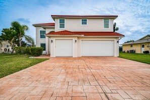 Exterior - Hot Tub + Fire Pit: Spacious Cape Coral Oasis! (Cape Coral)
