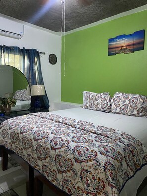 3 slaapkamers, een strijkplank/strijkijzer, wifi, beddengoed