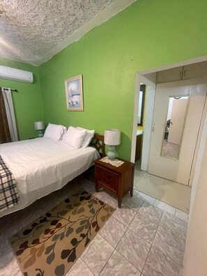 3 chambres, fer et planche à repasser, Wi-Fi, draps fournis