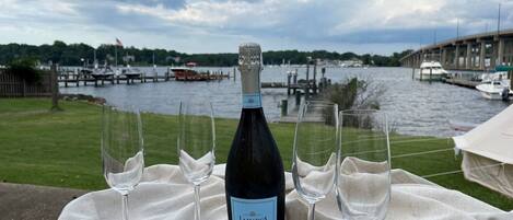 屋外ダイニングエリア