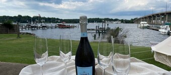 Dock, Dine, & Unwind: The Ultimate Waterfront Glamp Spot