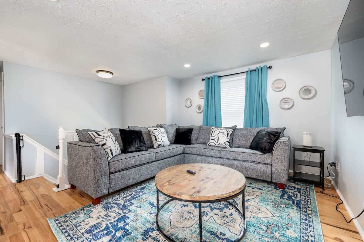 Fernseher, Bücher, Arbeitsbereiche