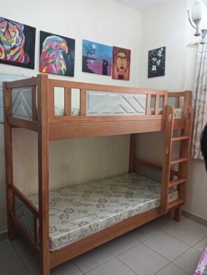 3 soverom, strykejern/-brett, wi-fi og sengetøy